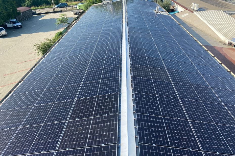 Panouri fotovoltaice spatii comerciale